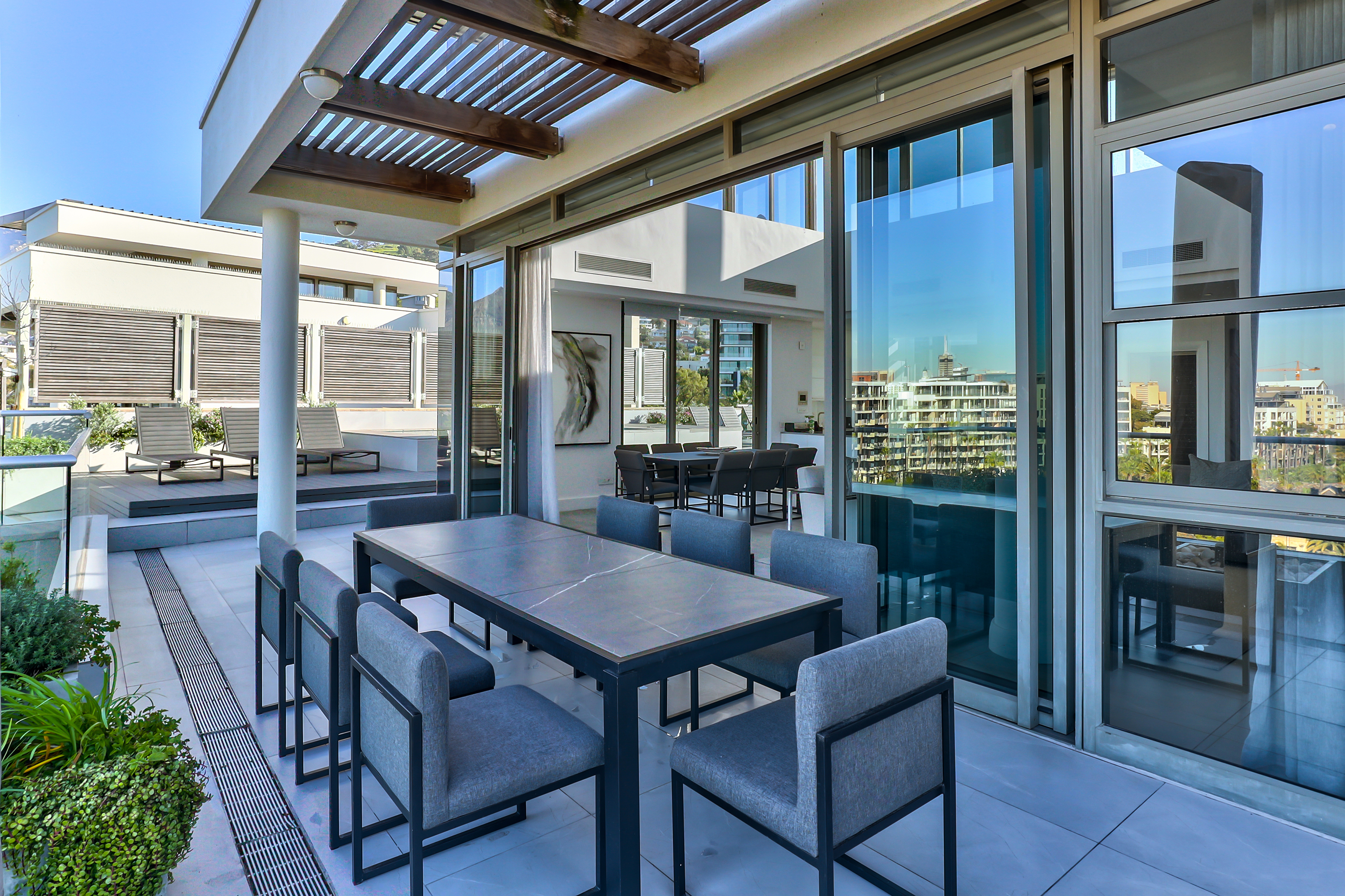 Lawhill 601B terrace dining